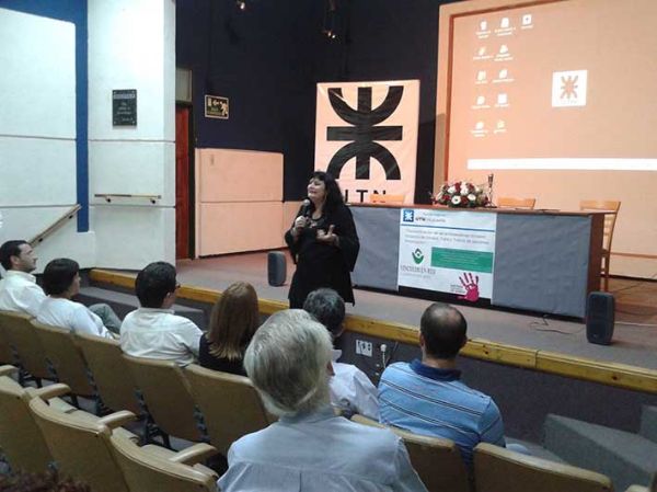 Alicia Peressutti en la UTN Villa María: “El problema de la trata sexual y laboral aumenta todos los días"
