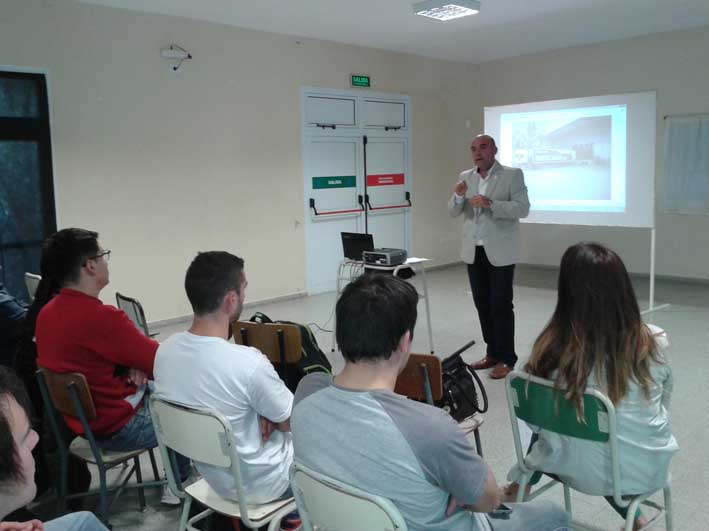 Conferencia en la Técnicatura Superior en Logística:"Villa María puede ser un importante polo",dijo Sergio Forni
