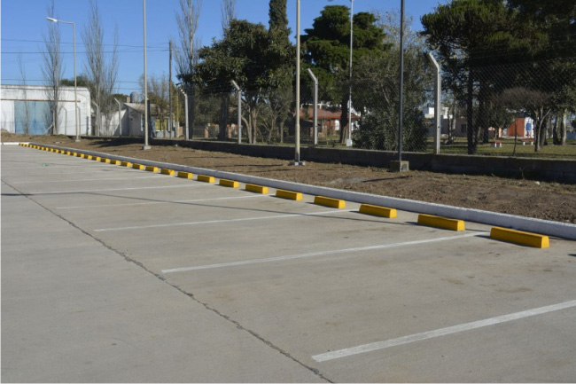 Emplazarán cocheras en el amplio estacionamiento de automóviles con que cuenta el campus universitario 
