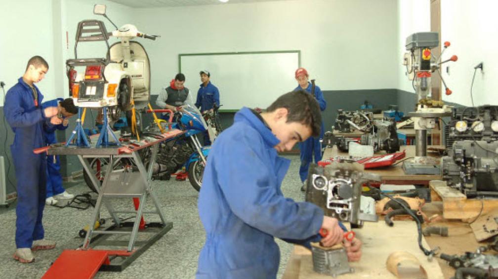 Definen capacitaciones que dictará este año la Escuela de Oficios