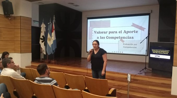 Más de 70 docentes se sumaron al taller de "Evaluación por Competencias"