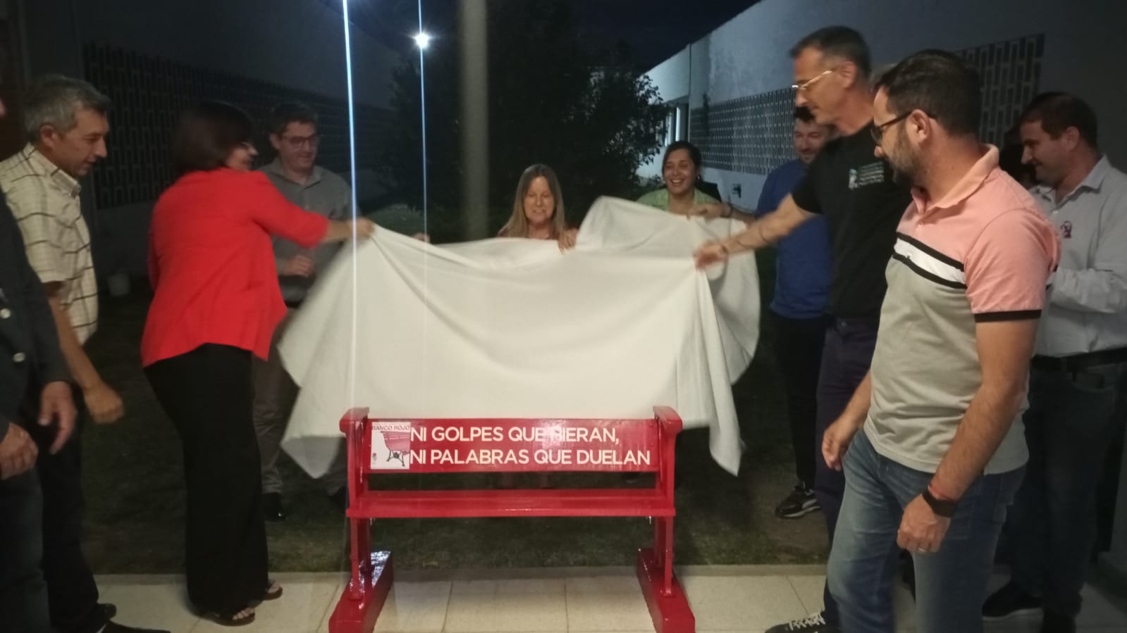 La UTN FRVM ya cuenta con su "Banco Rojo" para concientizar sobre la violencia de género