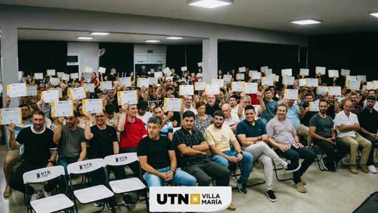 Con la entrega de más de 500 certificados, la Escuela de Oficios de la UTN Villa María cerró otro gran ciclo formativo
